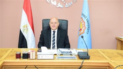 رئيس جامعة سوهاج: تجهيز غرفة عمليات كبرى لإجراء الجراحات الميكروسكوبية الدقيقة والمعقدة