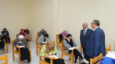 نائب رئيس جامعة الزقازيق يتفقد سير امتحانات الفصل الدراسي الأول