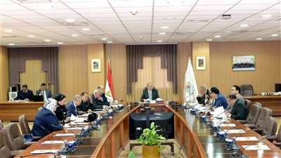 أخبار الجامعات.. رئيس جامعة المنصورة يلتقي بأعضاء الصالون الثقافى لتدشين مبادرة 