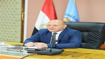 رئيس جامعة سوهاج يعلن محو أمية ٨٠ الف مواطن.. ويهنئ وزير التعليم العالي