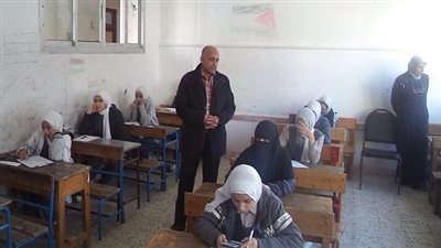 وكيل تعليم مطروح يتفقد امتحانات الصف الثاني الثانوي ( الفترة المسائية )