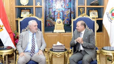 نائب رئيس جامعة Kent الأمريكية في رحاب جامعة المنصورة لتعزيز سبل التعاون