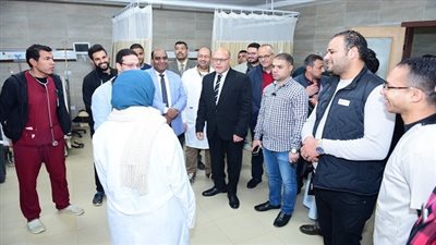 رئيس جامعة سوهاج يبدأ جولة تفقدية ويزور استقبال الطوارئ بالمستشفي الجامعي الجديد