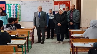 مدير تعليم القاهرة يشدد على عدم اصطحاب التليفون المحمول داخل اللجان