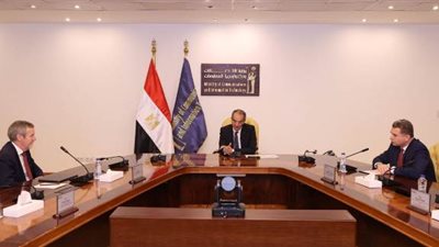وزير الاتصالات: تشجيع الشركات على إقامة مراكز لتصدير الخدمات الرقمية بالمحافظات