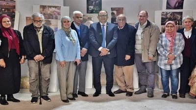 رئيس جامعة حلوان يدشن معرض مشاريع طلاب قسم الفوتوغرافيا في كلية الفنون التطبيقية