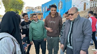 رئيس جامعة سوهاج يشارك طلابه في رحلتهم لأسوان لتوعيتهم بعراقة الحضارة المصرية