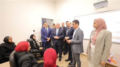 وزير التعليم العالي يتفقد مركز إبداع مصر الرقمية بجامعة أسوان