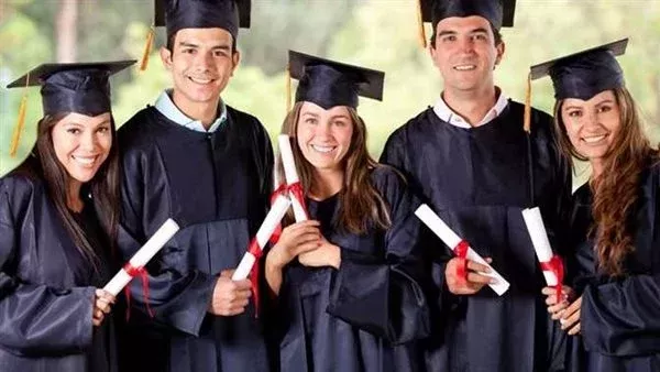 منح دراسية ممولة