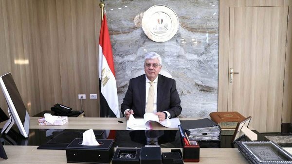 الدكتور ايمن عاشور