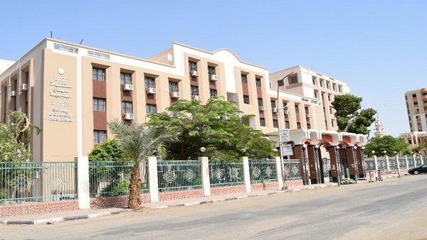 مستشفي سوهاج الجامعي