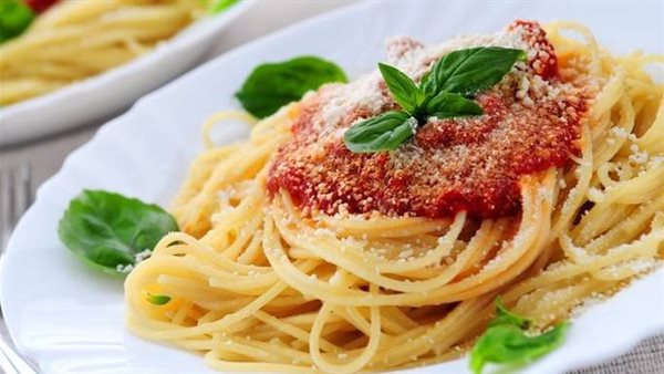 المكرونة بالصلصة