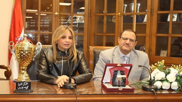 عميد آداب عين شمس