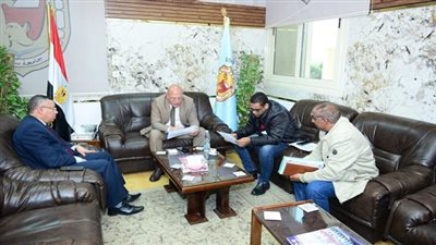 رئيس جامعة سوهاج ومجلس الوزراء يناقشان الموقف التنفيذي للمشروعات الإنشائية الجديدة