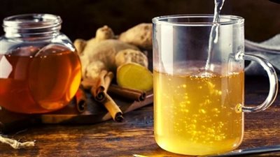 11 فائدة لشرب الماء الدافئ بالعسل على الريق.. أبرزها تحسين صحة القلب