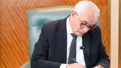 عاجل..وزير التعليم..لجنة فنية محايدة لمراجعة امتحان الفيزياء ولن يضار طالب فى التصحيح 