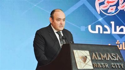 وزير التجارة يستعرض جهود الوزارة لتطوير القطاع الصناعي باعتباره قاطرة التنمية
