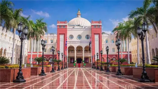 الجامعة البريطانية