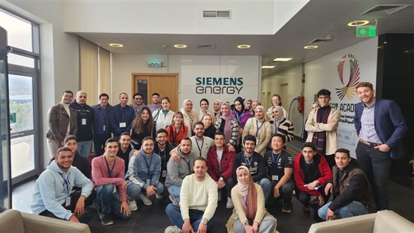 طلاب جامعة عين شمس