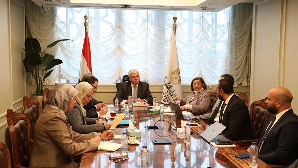 الدكتور أيمن عاشور