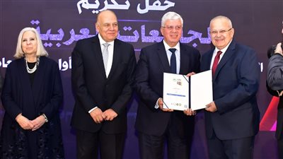 أخبار الجامعات.. وزير التعليم العالي يكرم رئيس جامعة القاهرة لحصول الجامعة على المركز الأول في التصنيف العربي 