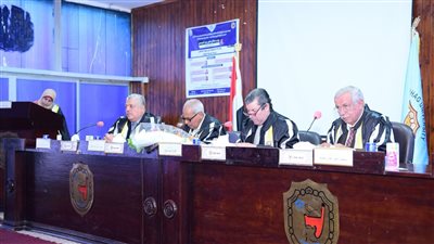 أخبار الجامعات.. رئيس جامعة سوهاج يشهد مناقشة رسالة ماجستير عن 