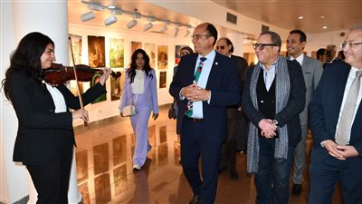 برعاية رئيس الجامعة.. أسرة من أجل مصر تفتتح معرض الفنون التشكيلية بجامعة حلوان