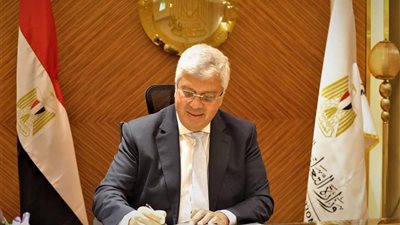 عاجل.. التعليم العالي توجه ضربة جديدة لـ الكيانات الوهمية..غلق 