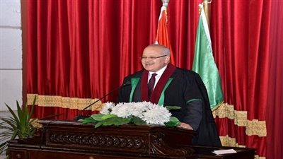 أخبار الجامعات | رئيس جامعة القاهرة يشهد حفل تخرج دفعة 2023 بكلية الاقتصاد والعلوم السياسية