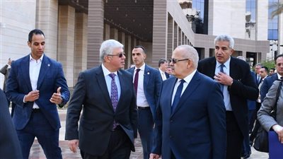 أخبار الجامعات..رئيس جامعة القاهرة يشارك فى المنتدى المنتدى الأكاديمى والعلمى بين منصر والمجر 