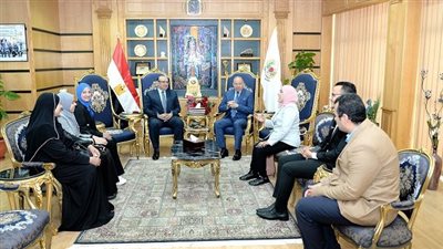 أخبار الجامعات | رئيس جامعة المنصورة يكرم أبناء الجامعة من ذوى الهمم 