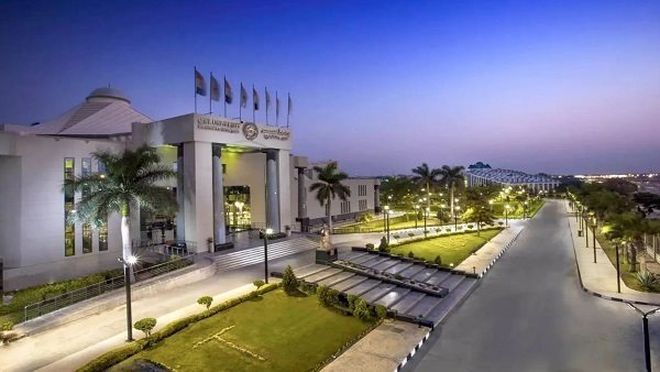 جامعة مصر للعلوم