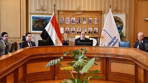 اجتماع رئيس جامعة