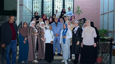 رئيس جامعة سوهاج يشارك طالبات المدن الجامعية في الإفطار الرمضاني