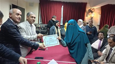 أخبار التعليم.. معلمة تحقق مركز متقدم جمهوريًا في مسابقة الرائد المثالي 