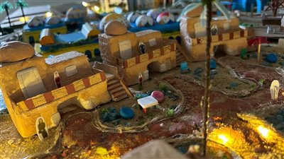  طلاب الجامعة المصرية اليابانية للعلوم والتكنولوجيا يصممون مجسم لقرية سياحية على الطراز النوبي 