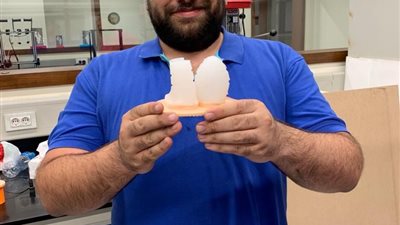 عاجل..بشرى سارة لمرضى القلب طلاب الجامعة الأمريكية  يخترعون قلب اصطناعى كامل..بديلا لعمليات القلب 