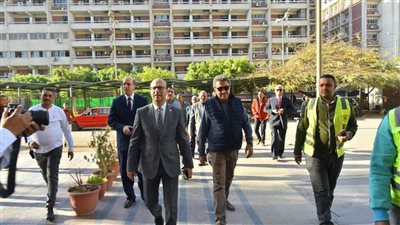 أخبار الجامعات.. رئيس جامعة أسيوط يشارك المرضى والأطباء والعاملين بالمستشفيات الجامعية