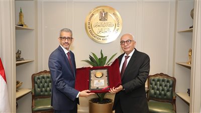 وزير التربية والتعليم يستقبل مدير عام 