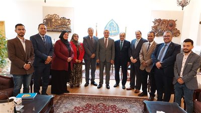 أخبار الجامعات.. رئيس جامعة الزقازيق يناقش آخر تطورات الكتاب التفاعلي في كلية التربية النوعية