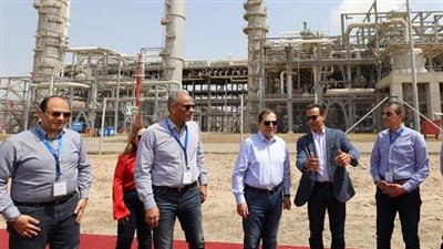 وزير البترول يتفقد سير وتطورات العمل فى مصنع الميثانكس بدمياط 