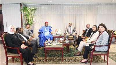 أخبار الجامعات| رئيس جامعة عين شمس يستقبل سفير تشاد لبحث سبل التعاون 