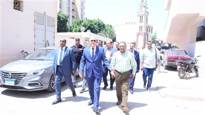 أخبار الجامعات|رئيس جامعة سوهاج يتفقد سير العمل بالمستشفى الجامعي خلال جولة تفقدية مفاجئة