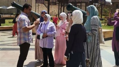 جامعة القاهرة تنظم زيارتين لمجموعة من طلابها لعدد من المناطق الأثرية ومسشفى57357