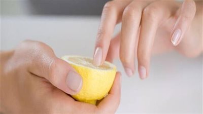 تخلص من رائحة الرنجة والفسيخ في اليدين عبر 5 طرق بسيطة