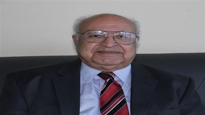 أخبار الجامعات | رئيس جامعة القاهرة ينعى الدكتور إبراهيم درويش أستاذ العلوم السياسية