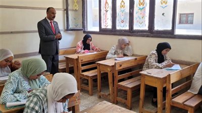 مدير التربية والتعليم بالمنوفية يتفقد سير امتحانات النقل 2024.. مع التأكد من عدم حيازة الهاتف المحمول