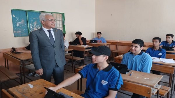 تعليم القاهرة | طلاب أولى ثانوي بالقاهرة يؤدون امتحان مادتي الرياضيات والفلسفة في جو مناسب 