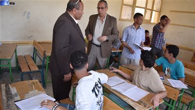 تعليم سوهاج استبعاد مراقب نشر الامتحان إلكترونيًا ورئيسى لجنة لمخالفاتهما قواعد امتحانات الشهادة الأعدادية 