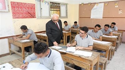 وزير التعليم يتابع وصول أسئلة امتحان اللغة الأجنبية الأولى لـ الثانوية العامة 2024 الى اللجان
